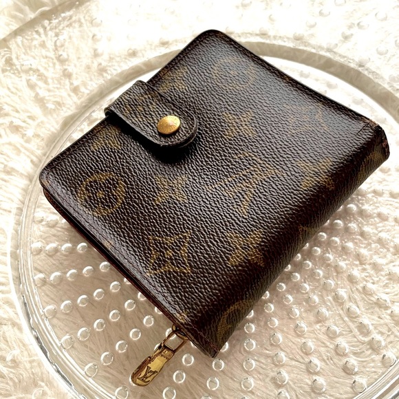 Louis Vuitton Handbags - ⚜️Louis Vuitton Monogram Compact Zip Wallet